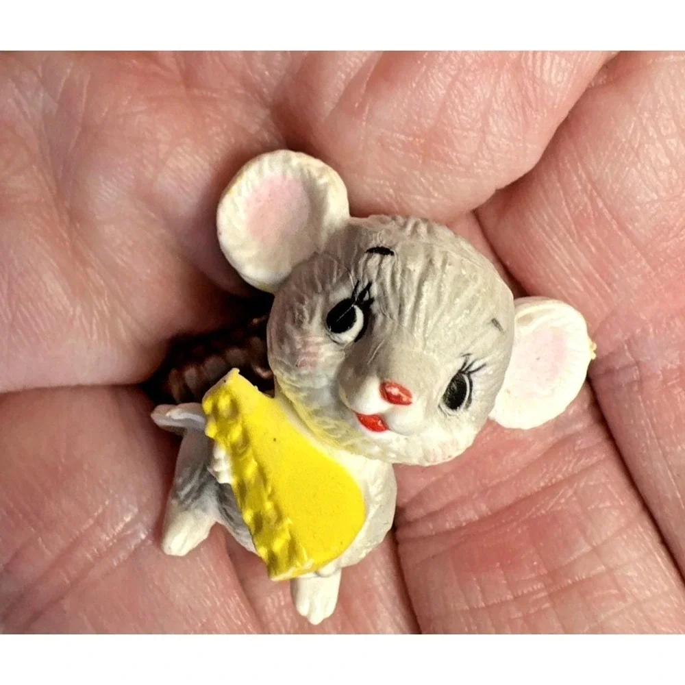 Dollhouse Miniature Mouse w Cheese Animal 1-1/16 inch high